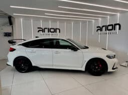 
										HONDA Civic Type R 2.0 i-VTEC Turbo 330 cv full									