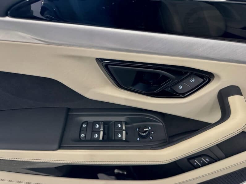 
								LAMBORGHINI URUS SE 4.0 V8 800 CH BVA8 Garantie 5 ans full									