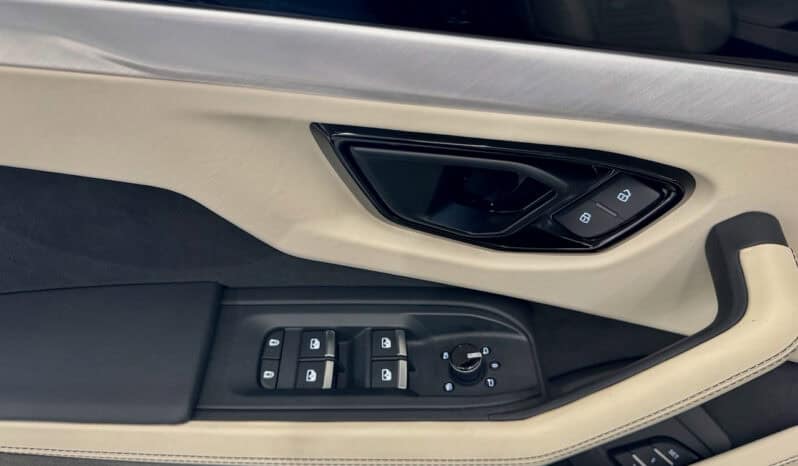 
								LAMBORGHINI URUS SE 4.0 V8 800 CH BVA8 Garantie 5 ans full									