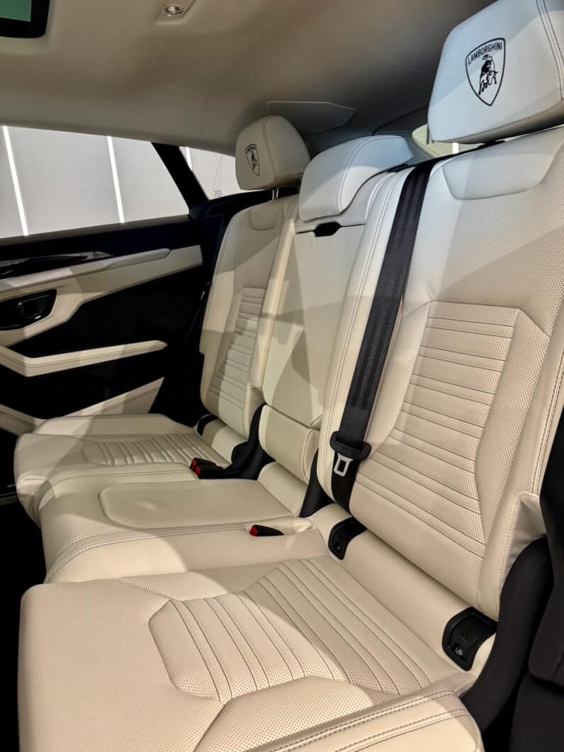 
								LAMBORGHINI URUS SE 4.0 V8 800 CH BVA8 Garantie 5 ans full									