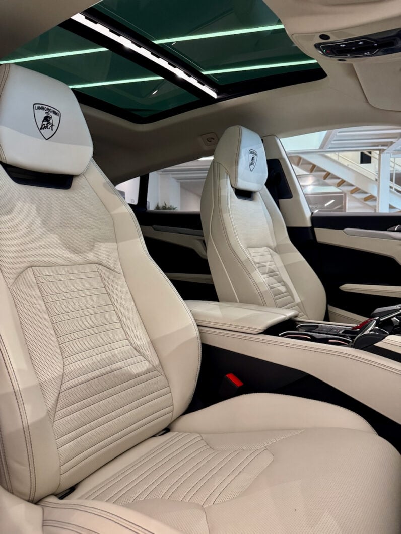 
								LAMBORGHINI URUS SE 4.0 V8 800 CH BVA8 Garantie 5 ans full									