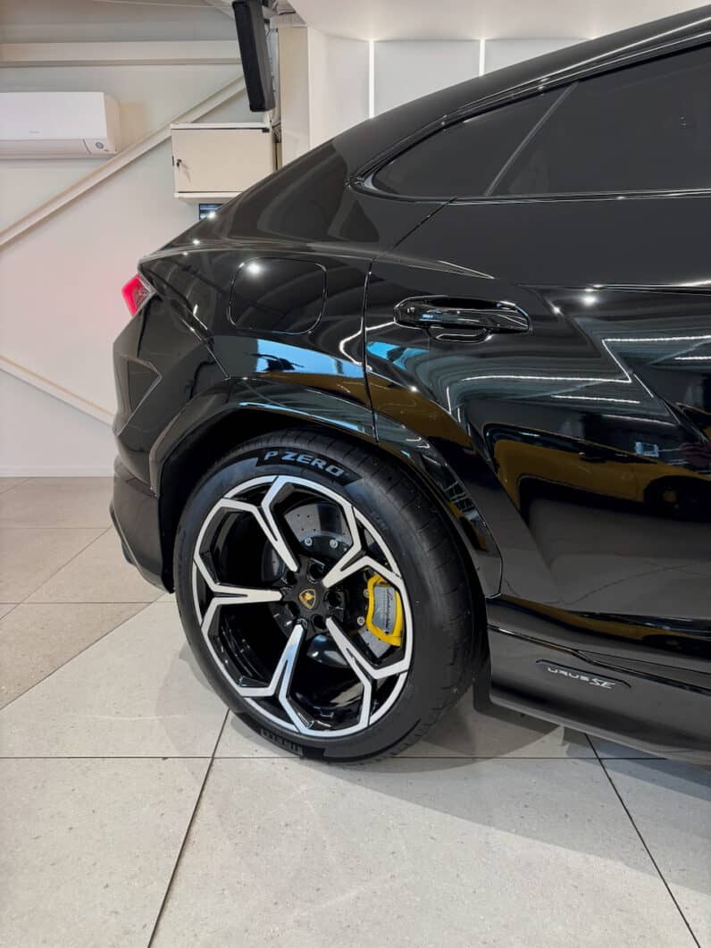 
								LAMBORGHINI URUS SE 4.0 V8 800 CH BVA8 Garantie 5 ans full									