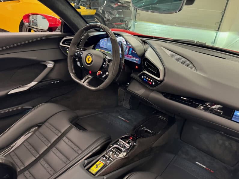 
								FERRARI 296 GTS 3.0L TURBO V6 HYBRIDE 830 ch full									
