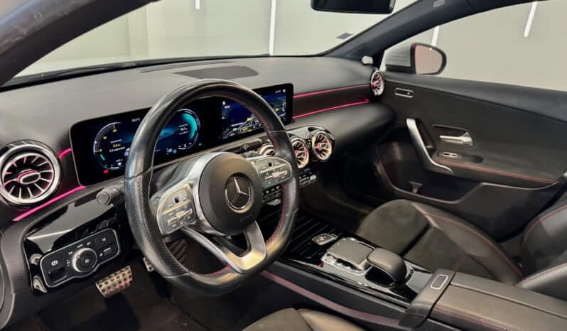 
								MERCEDES-BENZ Classe A 180 d 1.5 d 7G-DCT 116 cv AMG Line full									