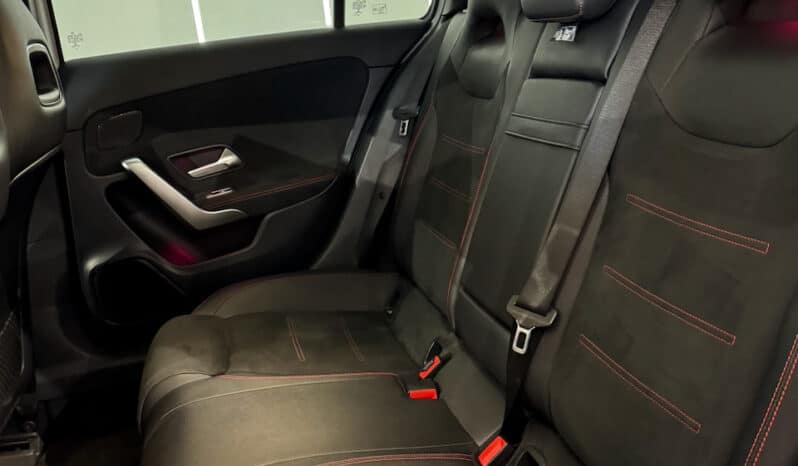 
								MERCEDES-BENZ Classe A 180 d 1.5 d 7G-DCT 116 cv AMG Line full									