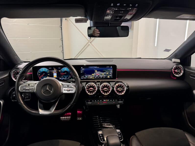 
								MERCEDES-BENZ Classe A 180 d 1.5 d 7G-DCT 116 cv AMG Line full									