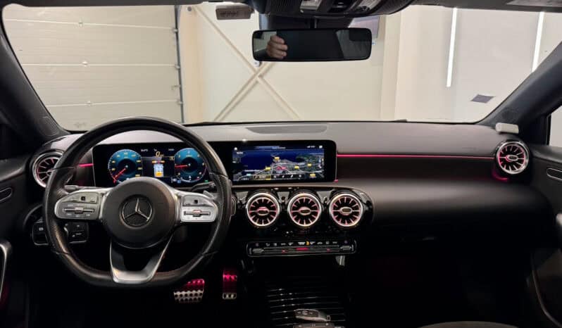 
								MERCEDES-BENZ Classe A 180 d 1.5 d 7G-DCT 116 cv AMG Line full									