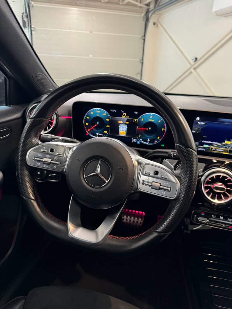 
								MERCEDES-BENZ Classe A 180 d 1.5 d 7G-DCT 116 cv AMG Line full									