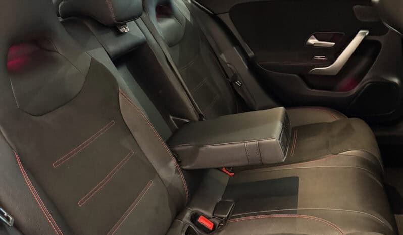 
								MERCEDES-BENZ Classe A 180 d 1.5 d 7G-DCT 116 cv AMG Line full									