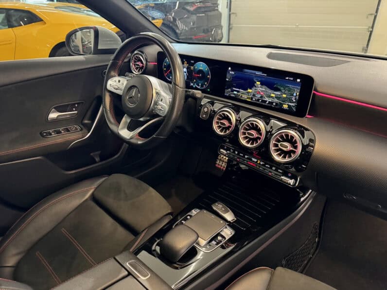 
								MERCEDES-BENZ Classe A 180 d 1.5 d 7G-DCT 116 cv AMG Line full									