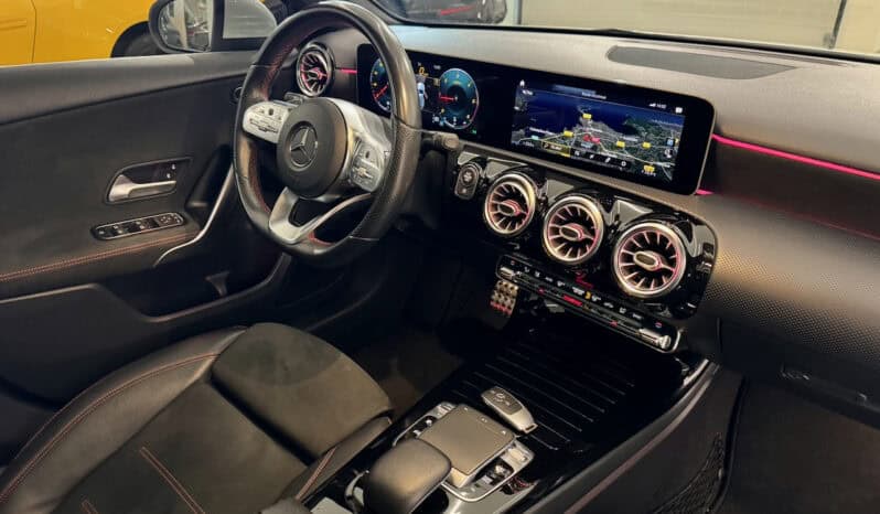 
								MERCEDES-BENZ Classe A 180 d 1.5 d 7G-DCT 116 cv AMG Line full									