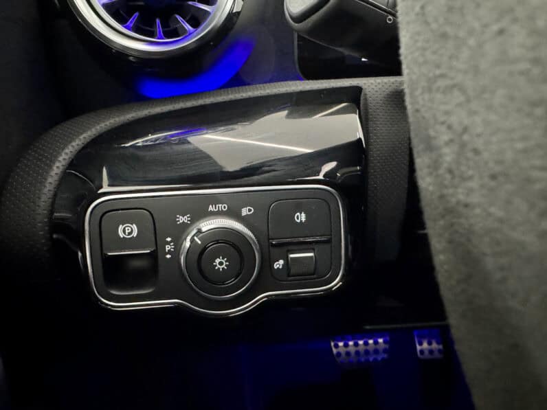 
								Mercedes-benz Classe A 45 S AMG 421 ch 4Matic+ 8G-DCT Speedshift AMG full									