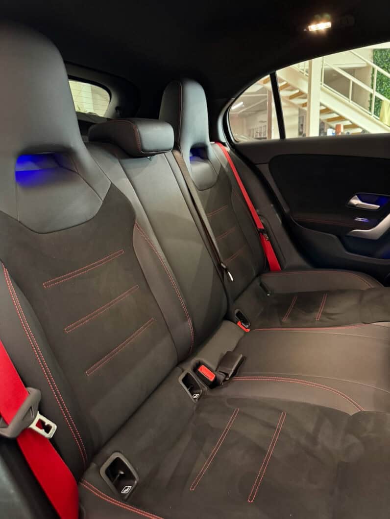 
								Mercedes-benz Classe A 45 S AMG 421 ch 4Matic+ 8G-DCT Speedshift AMG full									