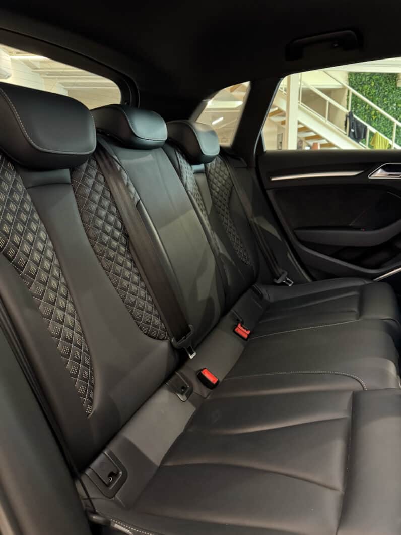 
								AUDI RS3 Sportback 2.5 TFSi Quattro S-Tronic 367 cv full									