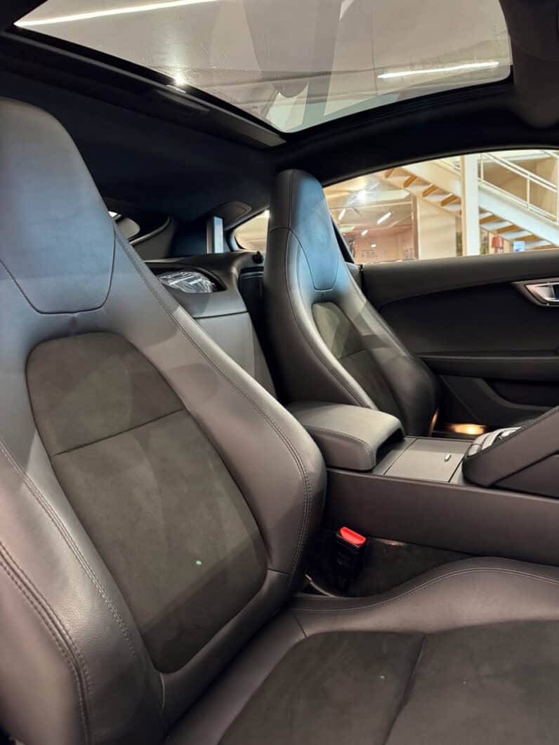 
								JAGUAR F-Type Coupe 3.0 S/C V6 AWD 380 cv full									