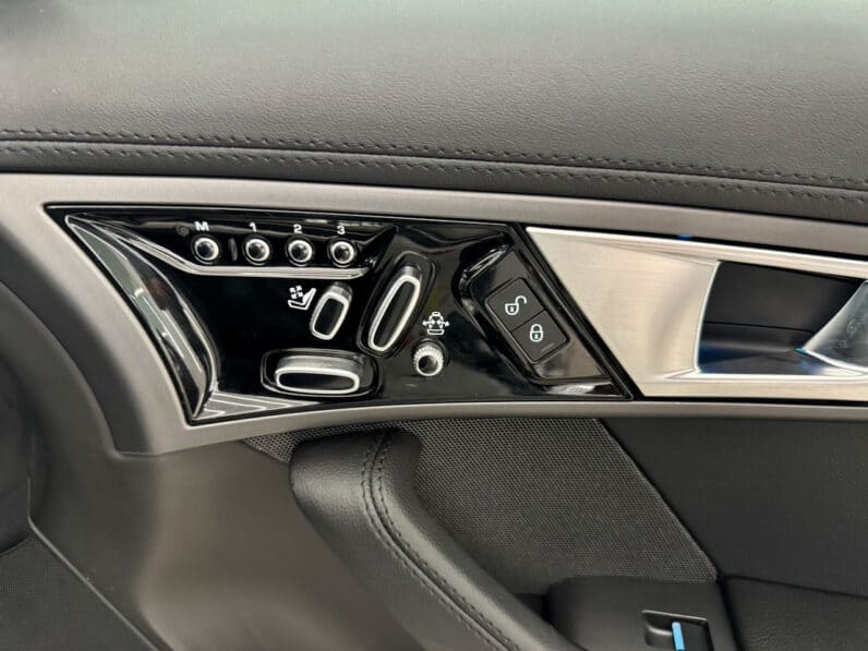
								JAGUAR F-Type Coupe 3.0 S/C V6 AWD 380 cv full									