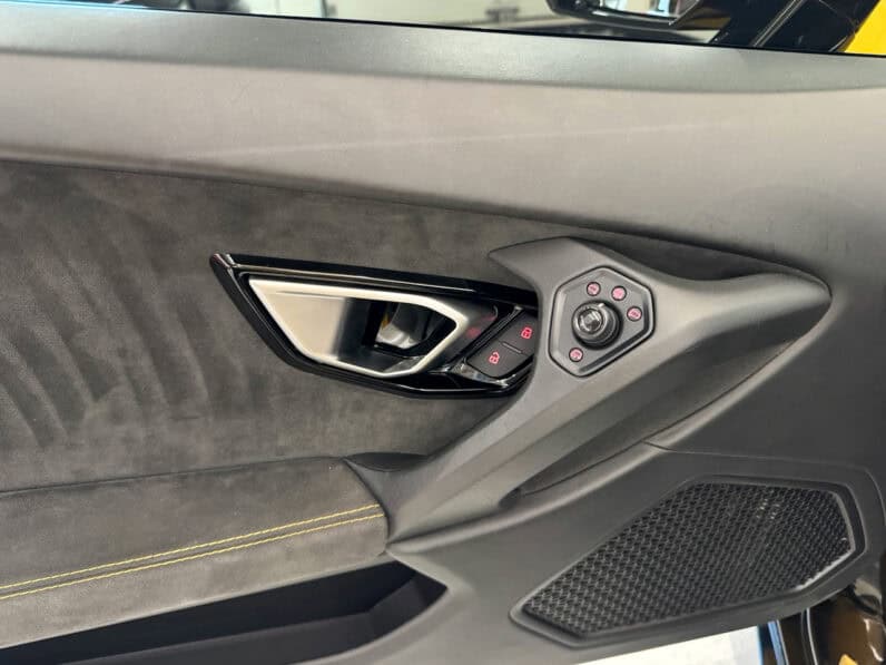 
								LAMBORGHINI HURACAN 5.2L V10 LP 610-4 full									