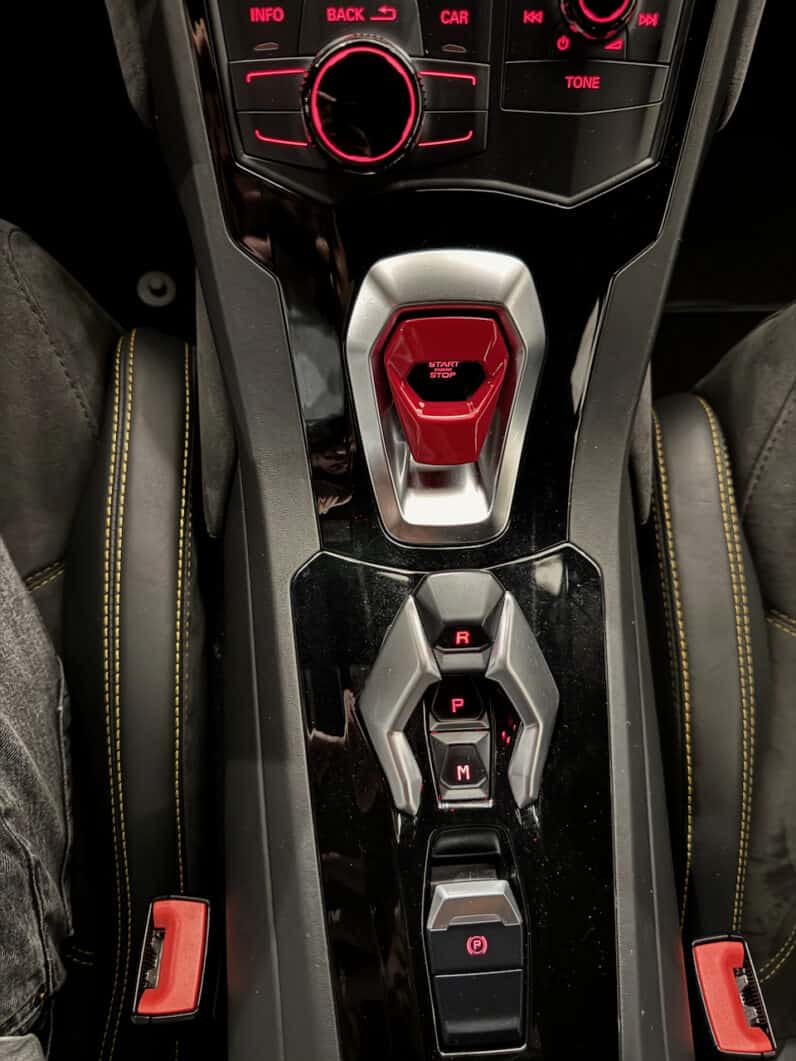 
								LAMBORGHINI HURACAN 5.2L V10 LP 610-4 full									
