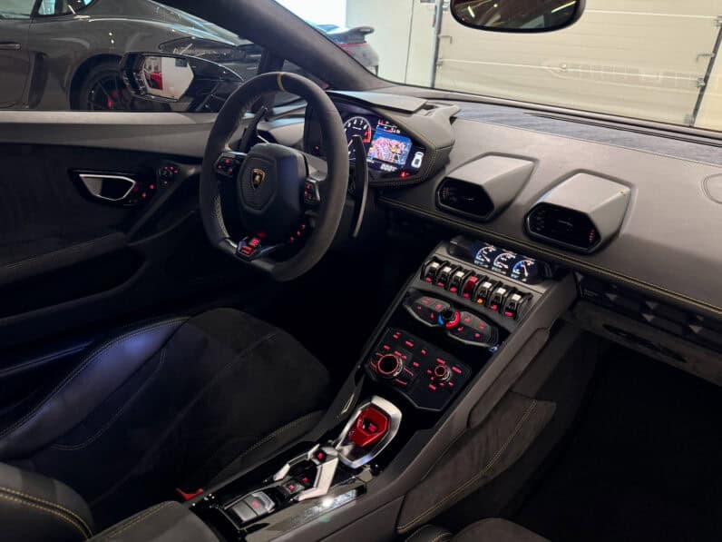 
								LAMBORGHINI HURACAN 5.2L V10 LP 610-4 full									