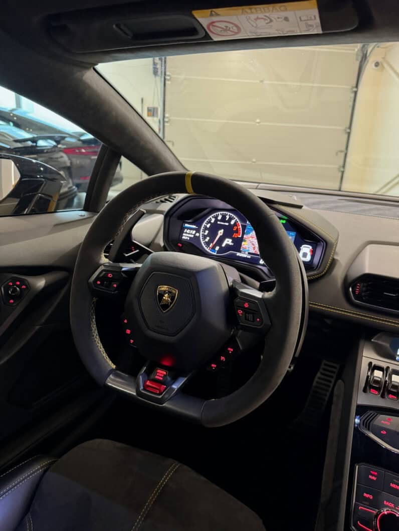 
								LAMBORGHINI HURACAN 5.2L V10 LP 610-4 full									