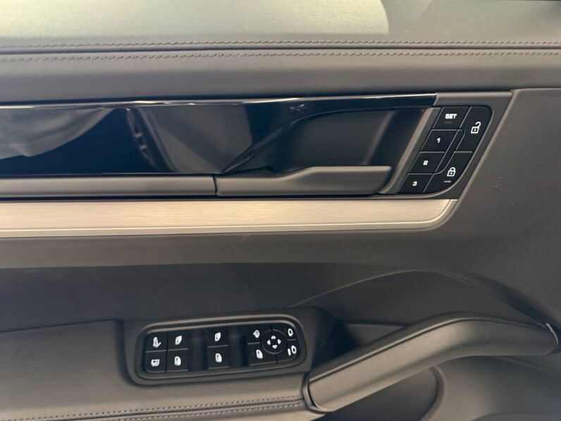 
								PORSCHE CAYENNE III (2) 3.0 V6 E-HYBRID 470 TIPTRONIC BVA full									