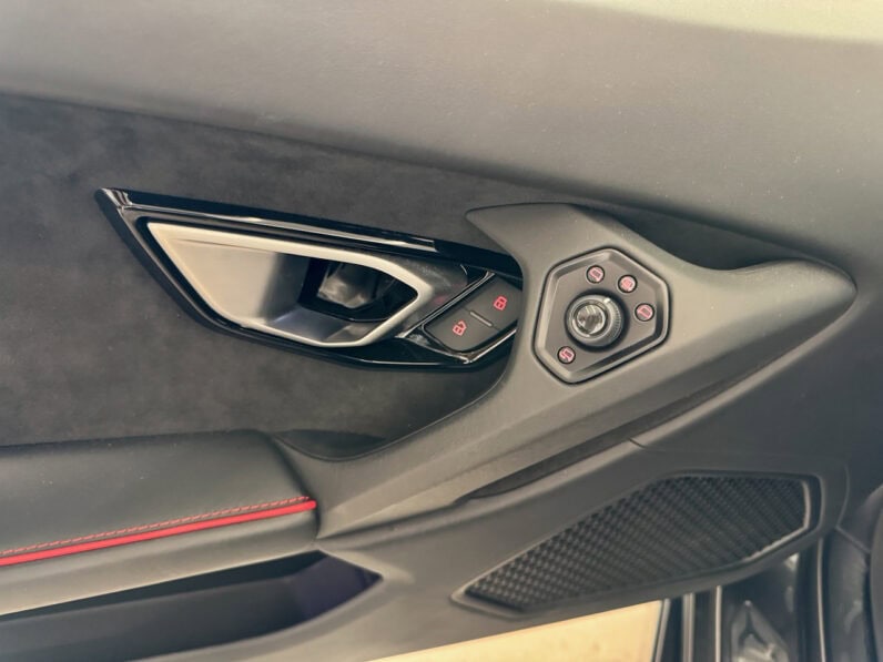 
								LAMBORGHINI HURACAN EVO 5.2L V10 LP 640-4 full									