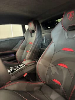 
										LAMBORGHINI HURACAN EVO 5.2L V10 LP 640-4 full									