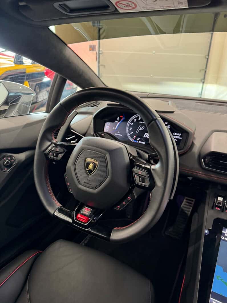 
								LAMBORGHINI HURACAN EVO 5.2L V10 LP 640-4 full									